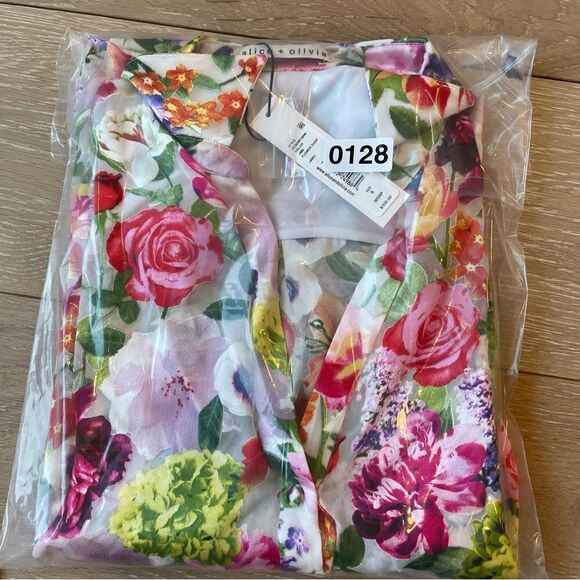 Eloise Floral Print Viscose & Silk Blouse
Alice + Olivia - Picture 8 of 9